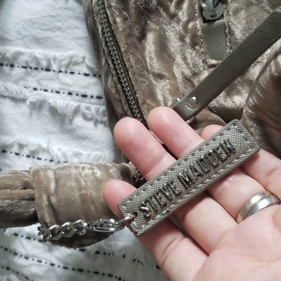 Steve MaddenBnitasha Knotted-Handle Belt Bag taupe - Picture 4 of 8